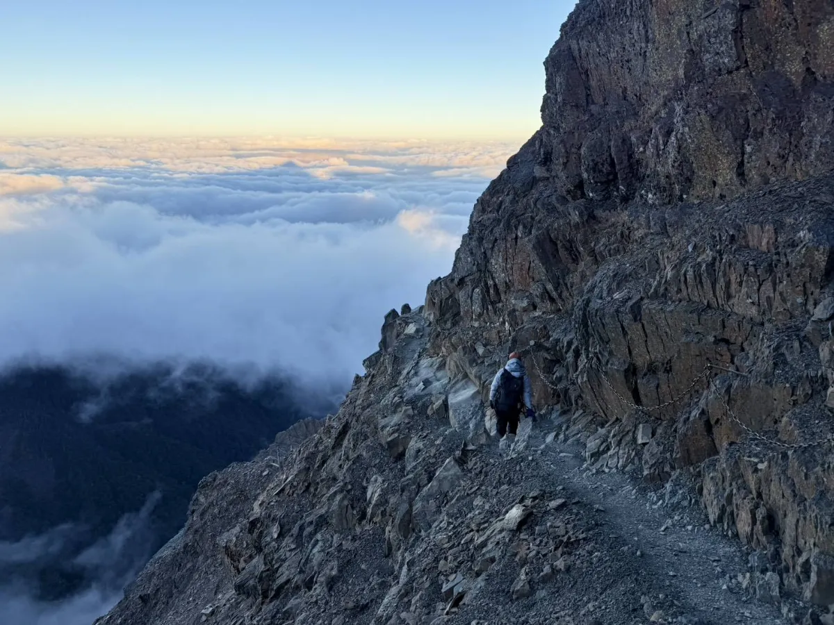 東北季風挾帶水氣 玉山主峰低溫零下2.7度