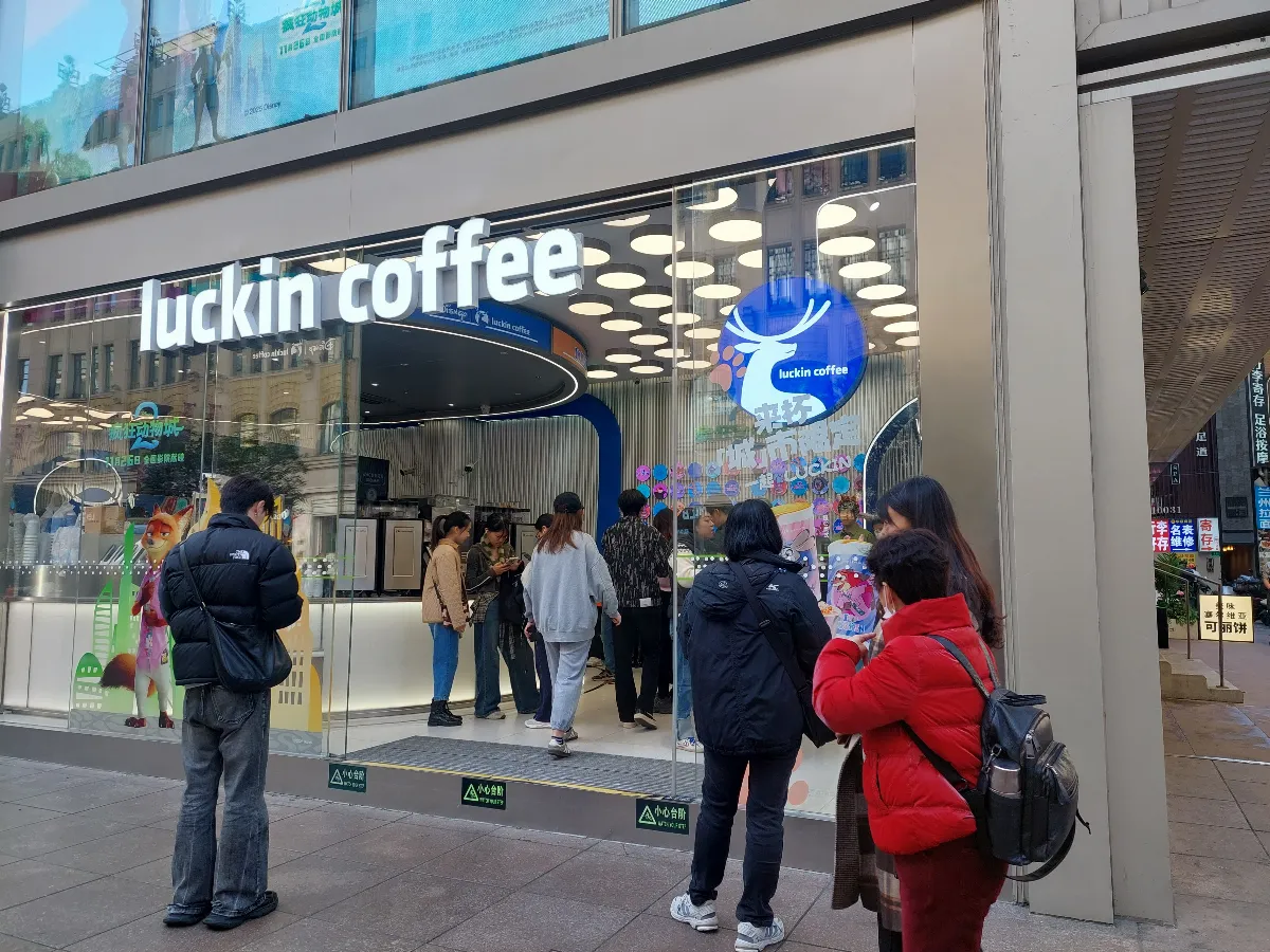 瑞幸咖啡未開幕傳展2店  經部：未申請即落地最重撤照