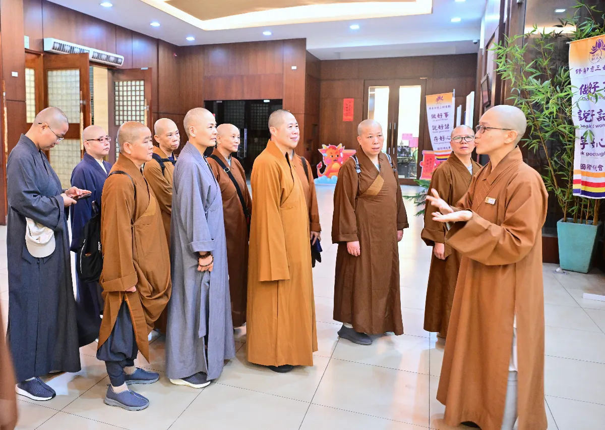 Mainland China Monastic and Lay Delegation Visits Fo Guang Shan Mabuhay Temple