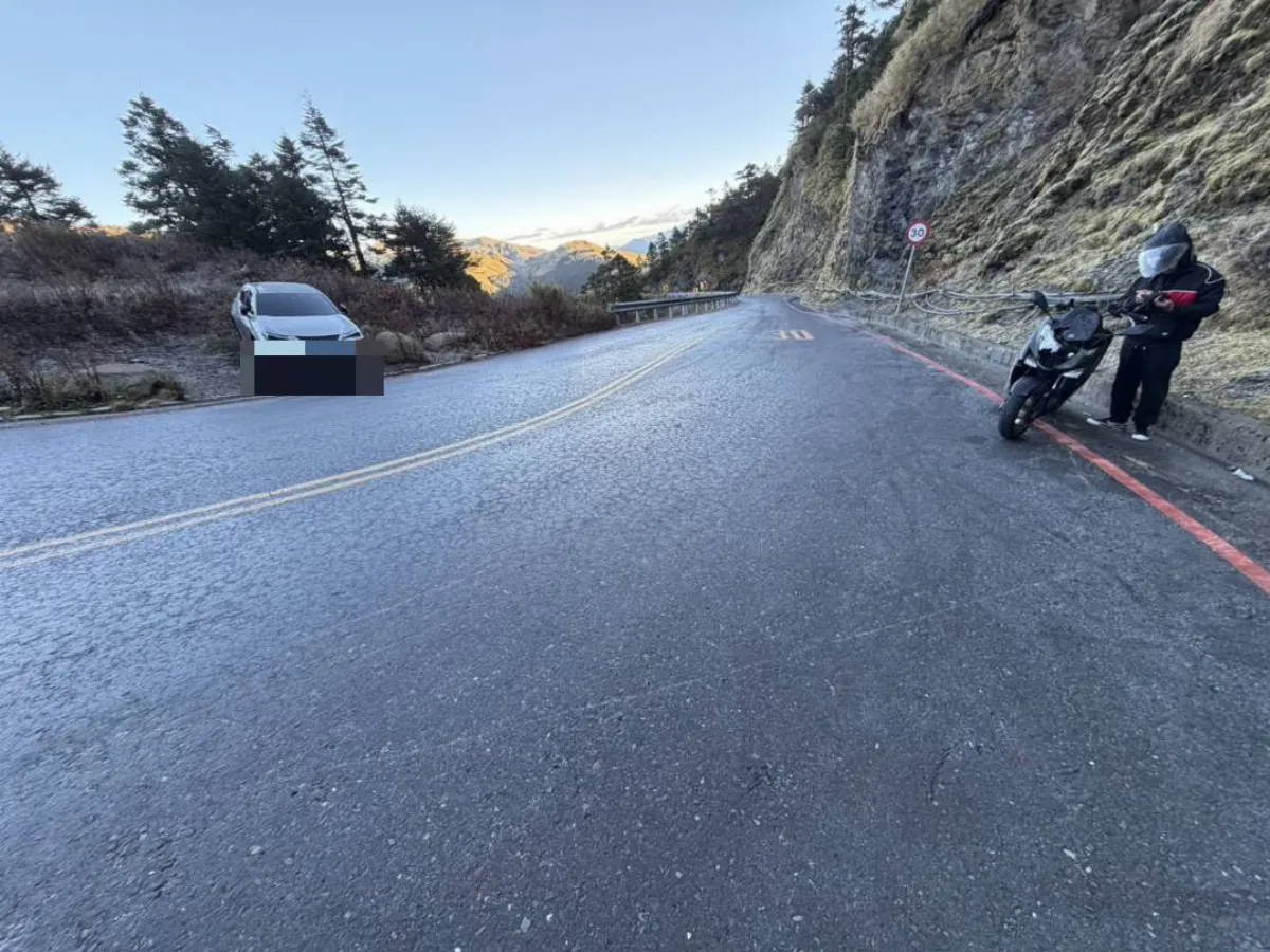 合歡山水晶宮路段結霜融解 警籲民眾小心行駛