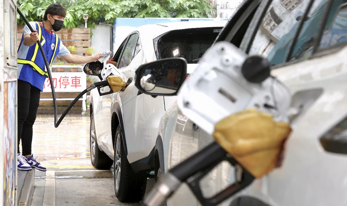 加油族注意 汽柴油8日起各漲0.1元