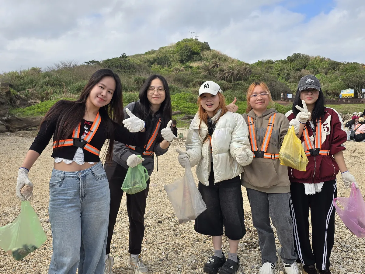元智40名僑生野柳淨灘  用行動體驗台灣之美
