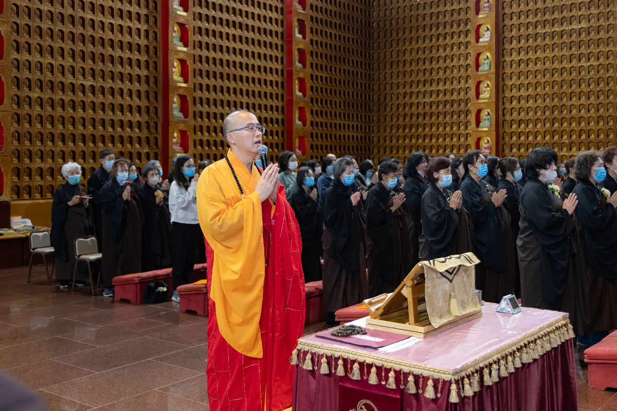Hsi Lai Temple Holds Medicine Buddha Dharma Service: Radiant Light Blesses All Ten Directions