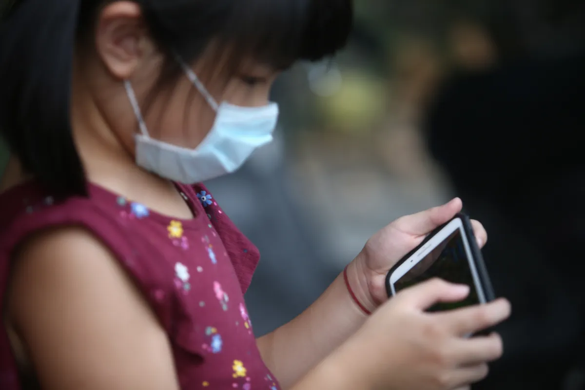 研究：兒童頻繁使用社群媒體恐削弱專注力