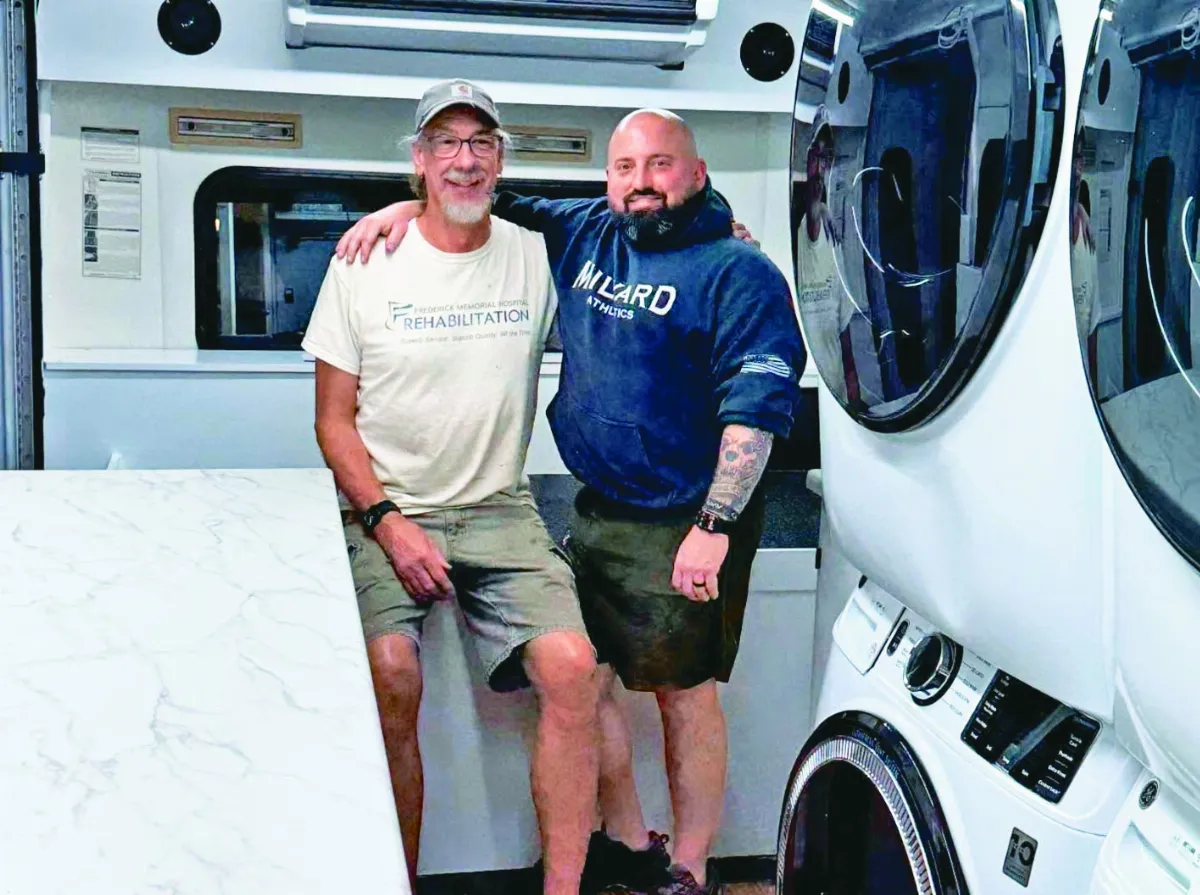 洗衣公車 助街友找回自信