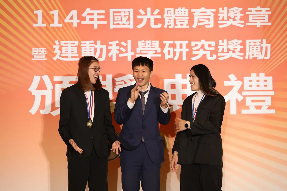 體壇／黃筱雯、陳念琴領獎邀共舞 李洋招架不住