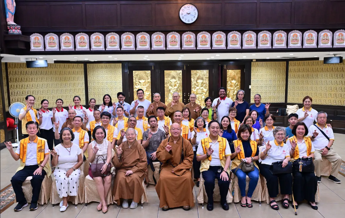 Most Venerable Hsin Bau Visits Yuan Thong Temple in Bacolod Praises Fo Guang Families for Passing on the Three Acts of Goodness
