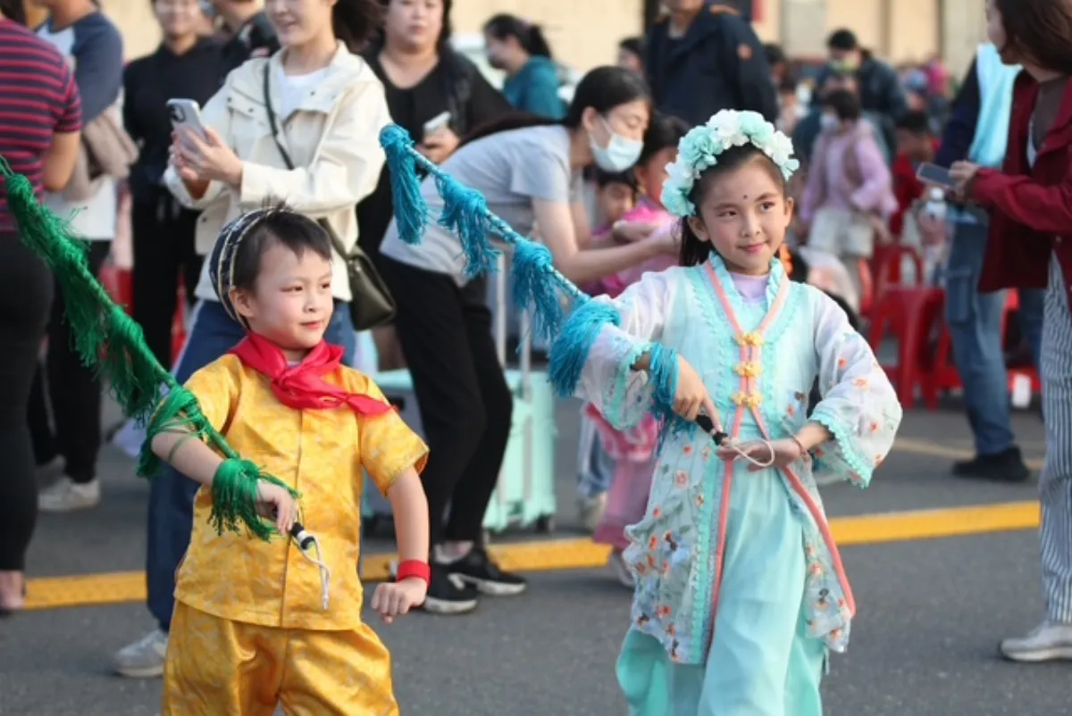 菜市場化身舞台 兒童歌仔戲凝聚跨世代記憶