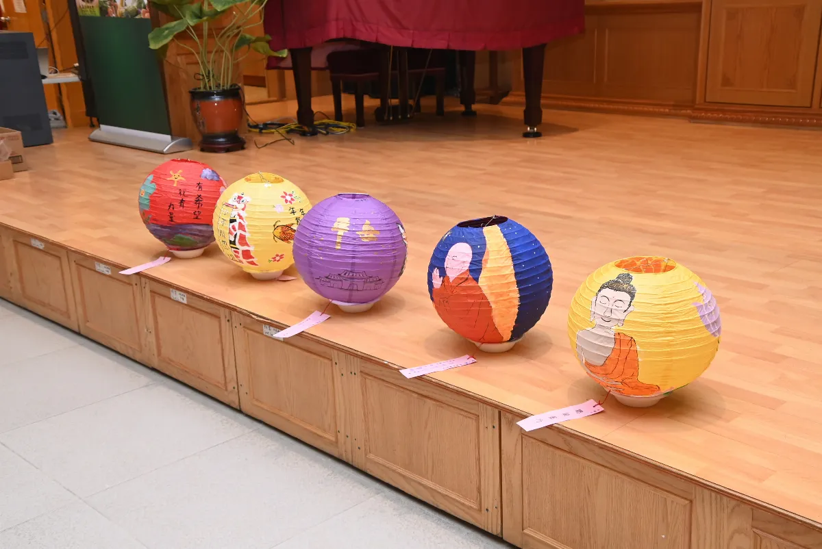 Fo Guang Shan Temple of Toronto Lantern Painting Shares Light and Blessings with the World