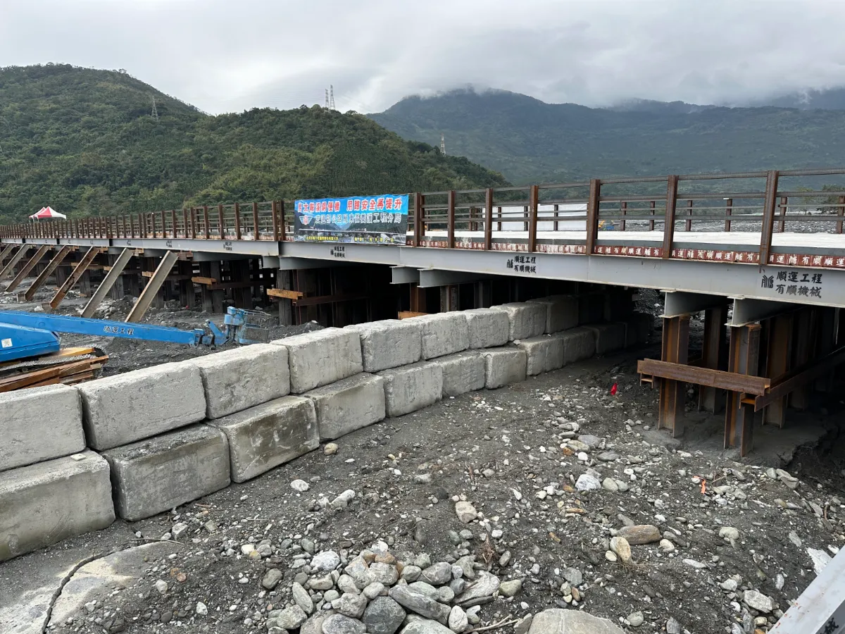 台9線馬太鞍溪橋鋼便橋提前完工 元旦通行