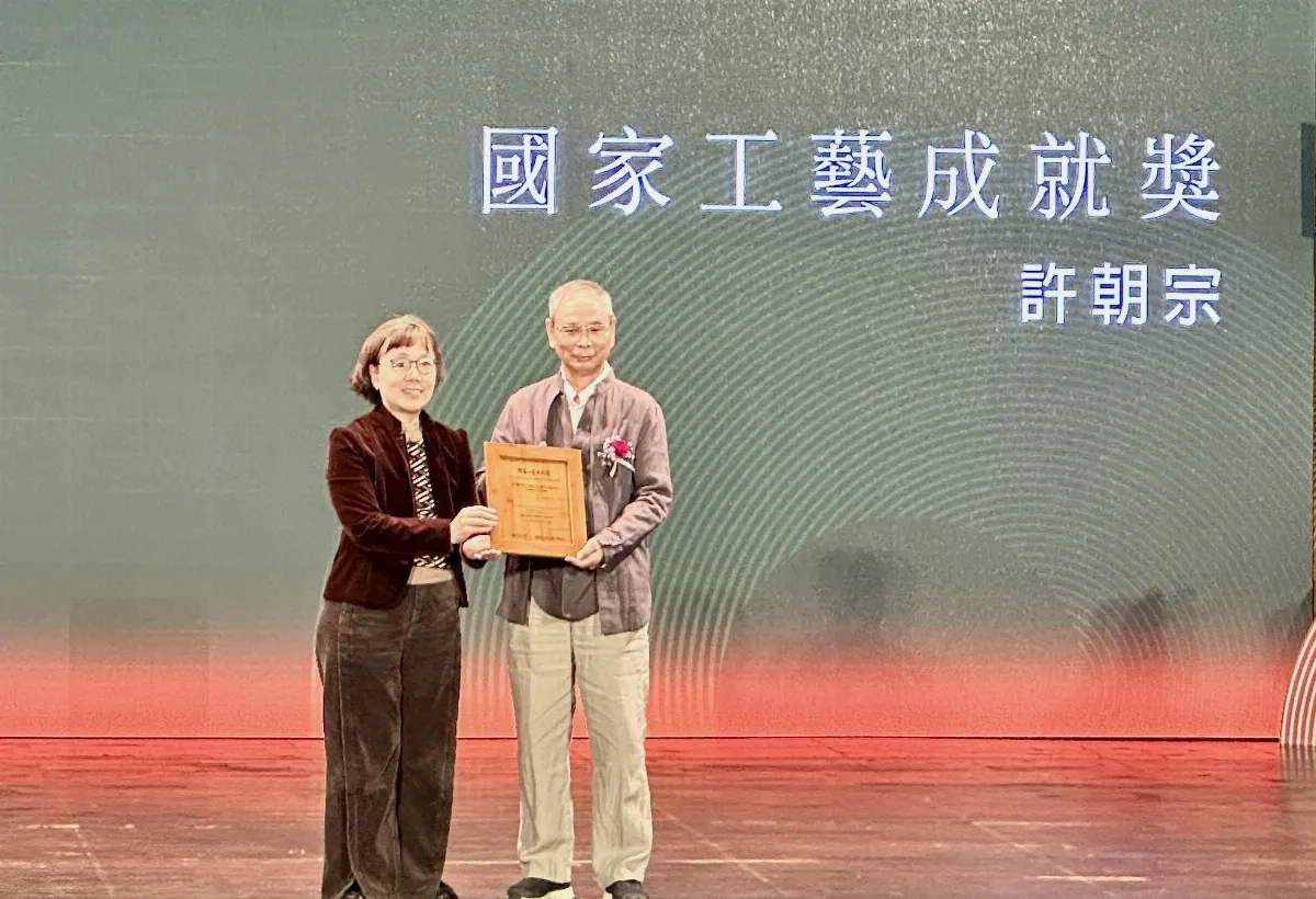 挺過抄襲疑雲獲「國家工藝成就獎」 許朝宗喊：清白靠作品證明