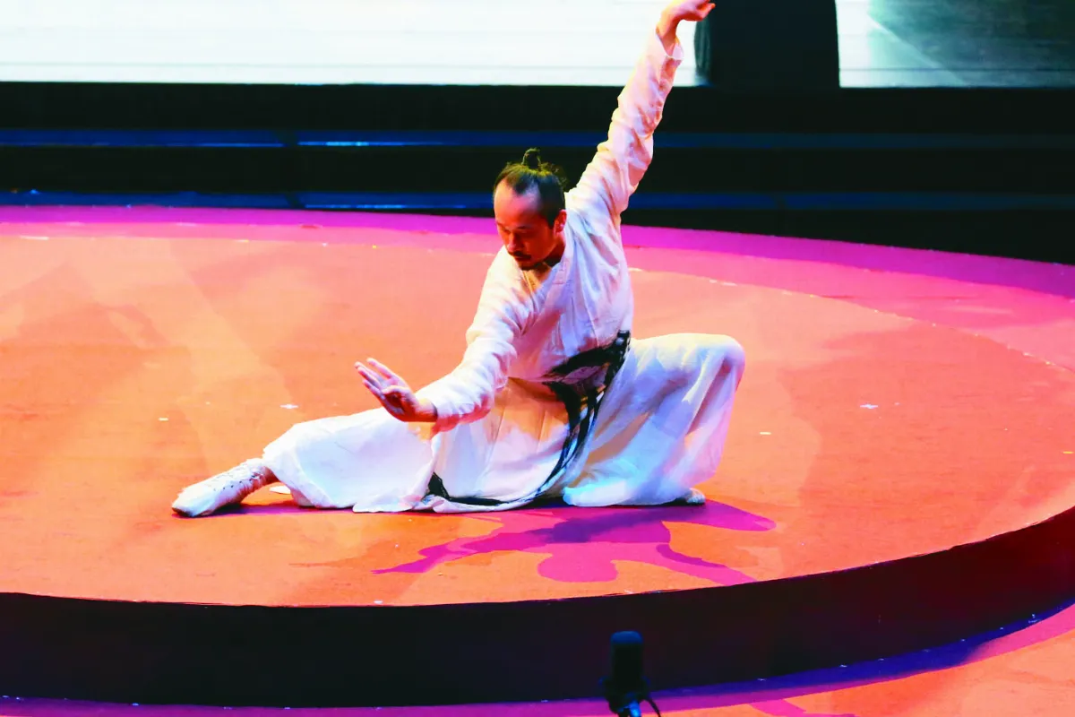 致敬星雲大師 李偉淳舞動一筆字