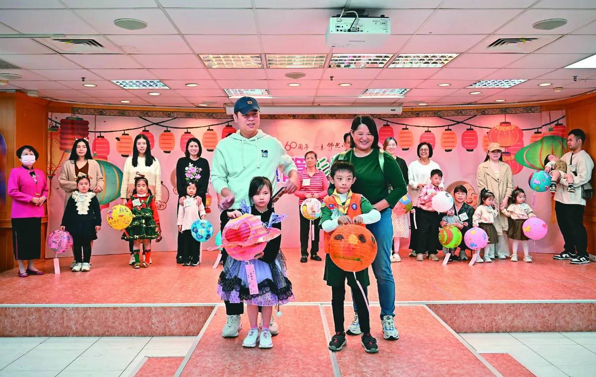 台北道場彩繪燈籠 親子走秀迎接新春