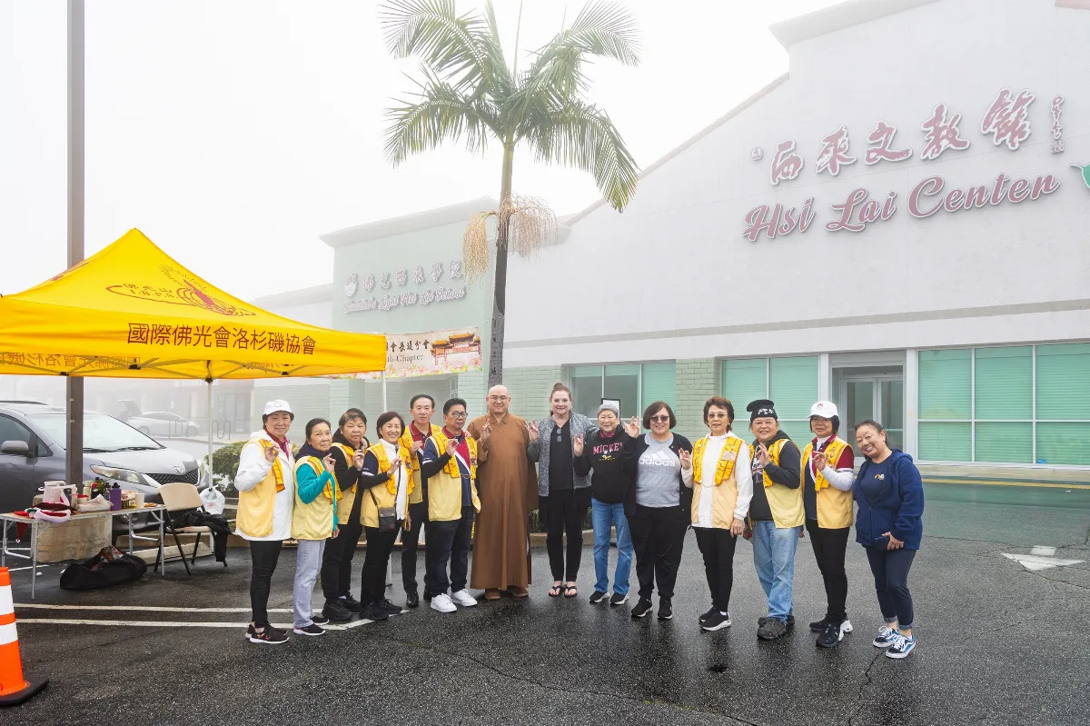 Los Angeles Fo Guang Members Join Community Efforts to Bring Warmth to Those in Need