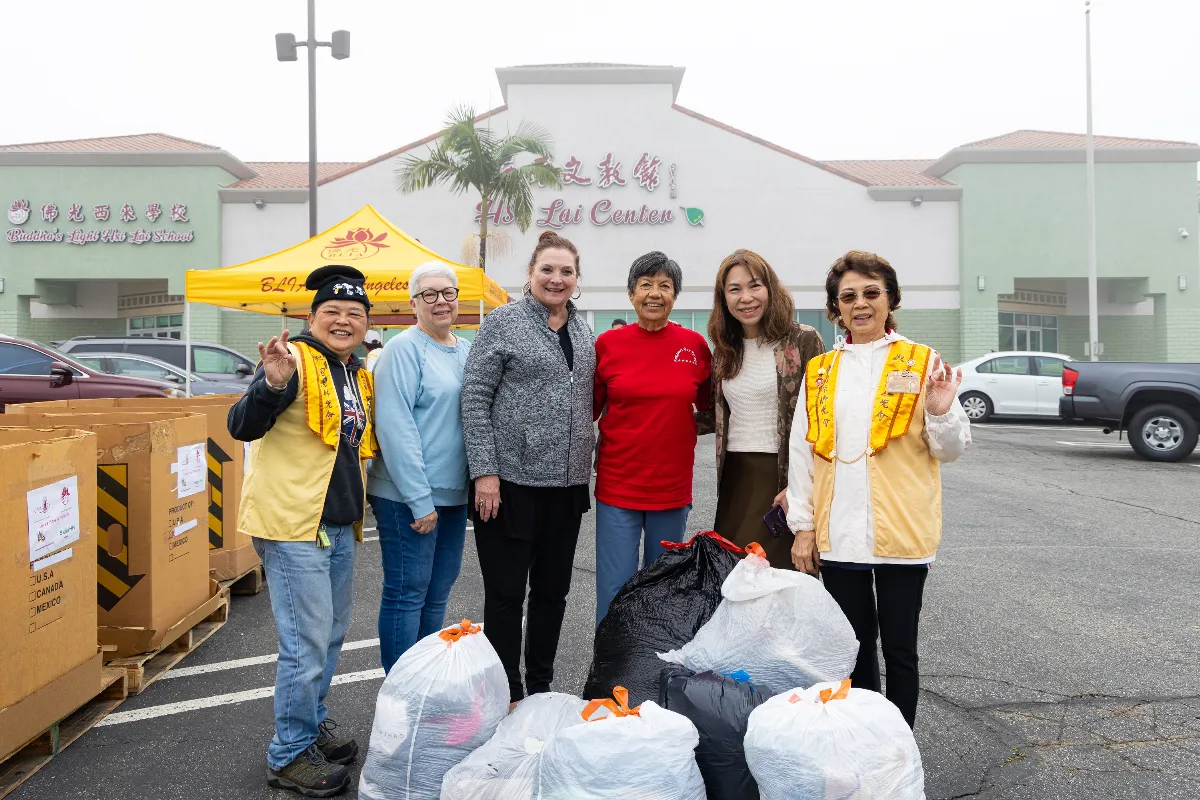 Los Angeles Fo Guang Members Join Community Efforts to Bring Warmth to Those in Need