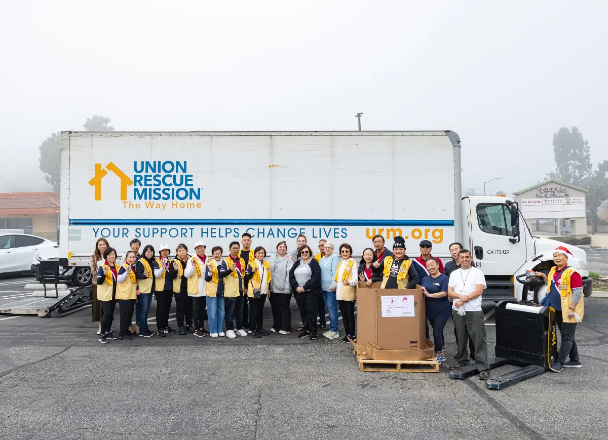 Los Angeles Fo Guang Members Join Community Efforts to Bring Warmth to Those in Need