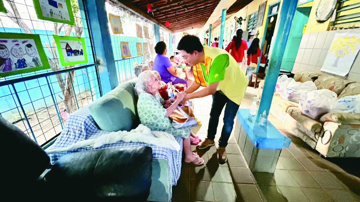 海習飛佛光人送暖 歲末發放結緣