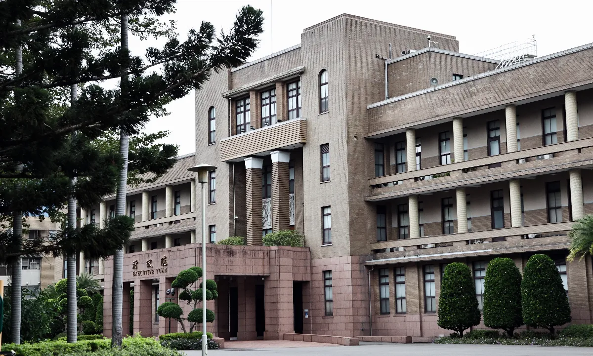 政院通過兩岸條例修法草案 公務員前往大陸改採全面許可制  