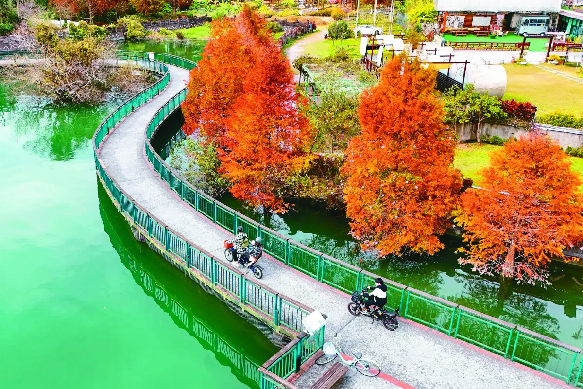 日月潭環湖車道 美景環抱