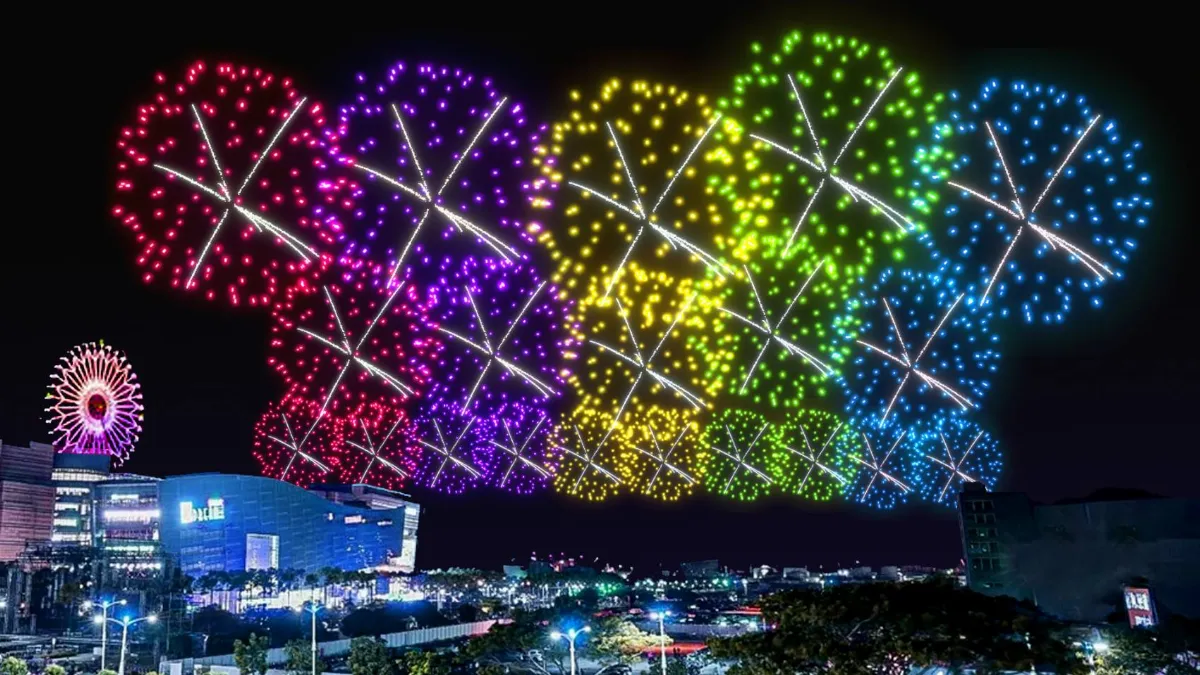 跨年彩蛋 10吋花火以金銀光雨覆滿高雄夜空