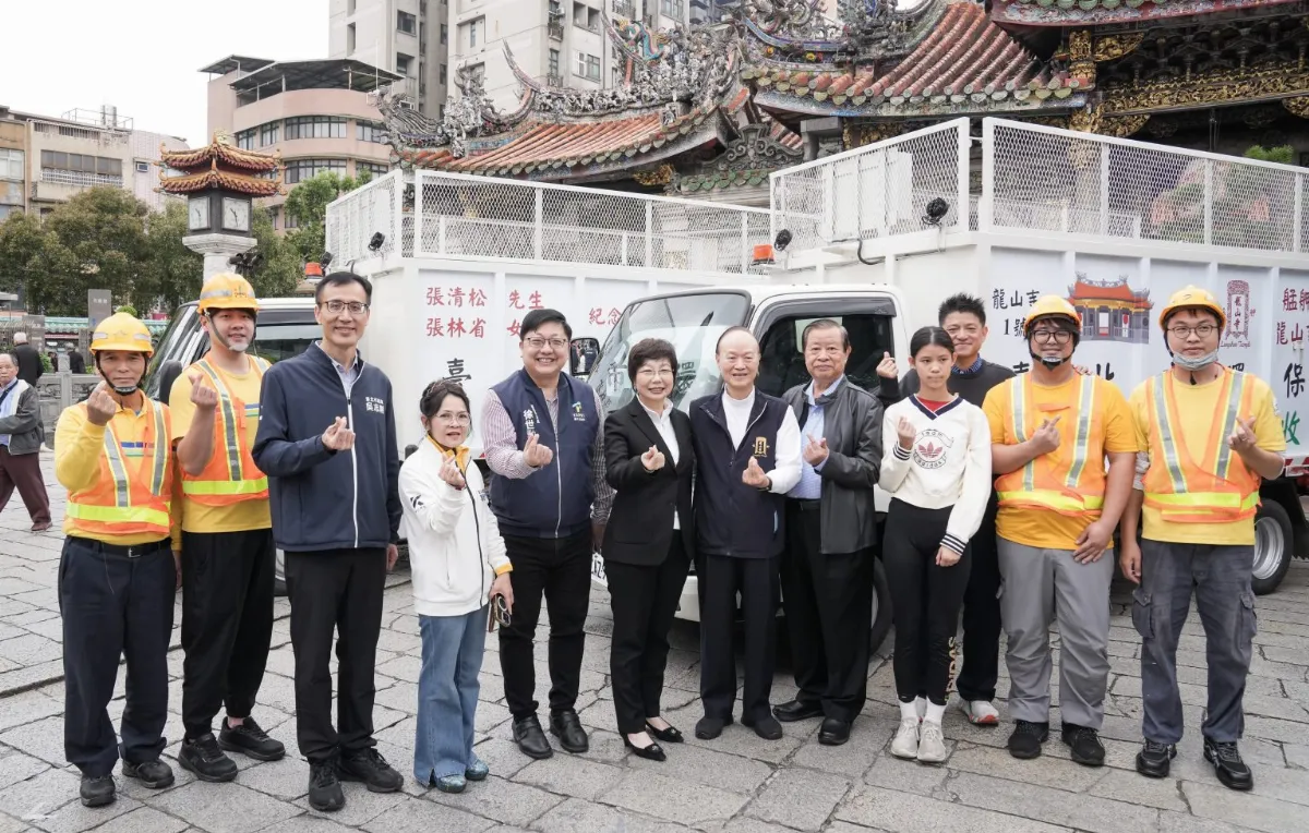 艋舺龍山寺信眾  捐贈北市4輛資源回收車