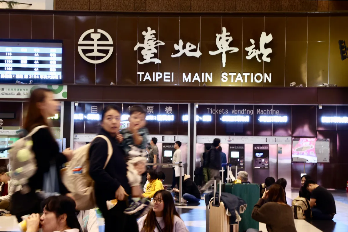 跨年元旦假期 台鐵41列次加班車徹夜疏運人潮