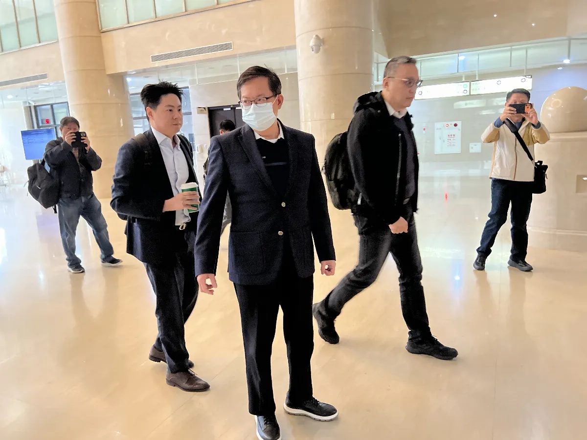 鄭文燦涉貪案 法院裁定延長限制出境出海8個月