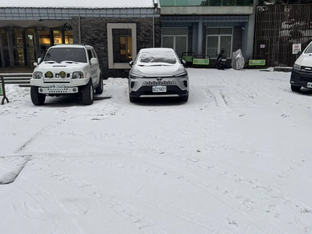 新年首場雪報到 合歡山變美麗銀白世界