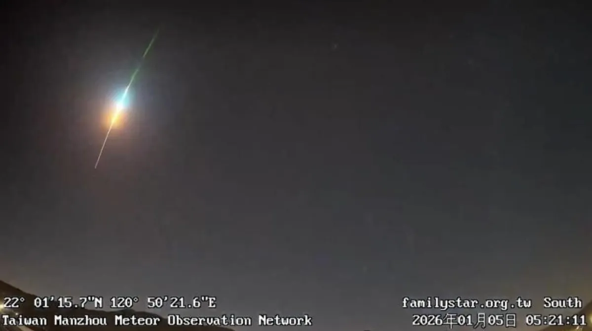 火流星劃過天際長達3分鐘流星煙塵 天文專家直呼壯觀且罕見