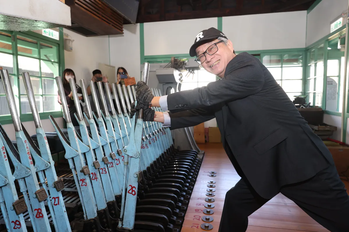 李遠走訪高雄百大文化基地 閱讀港都百年風景