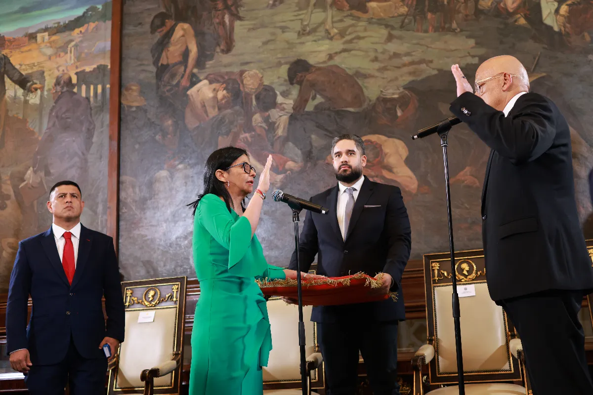 委內瑞拉代理總統就職 宣布緊急狀態全面搜捕親美人士