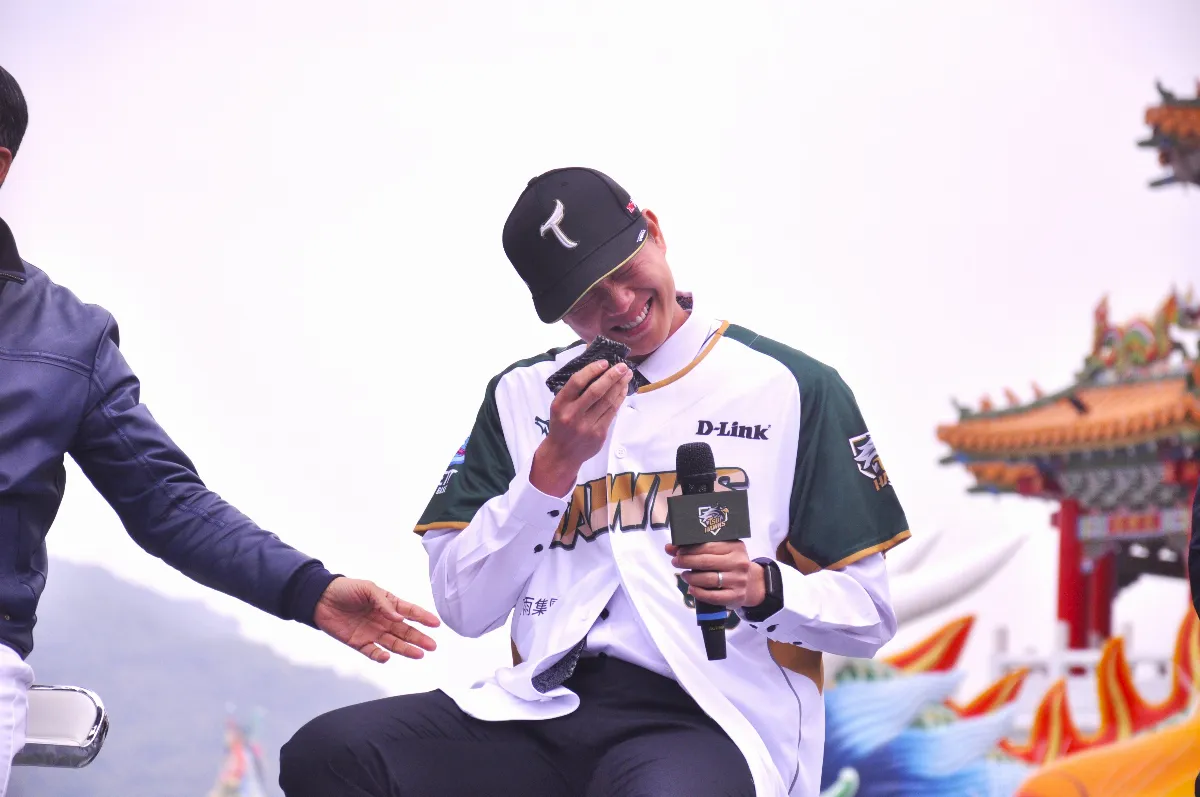 中職／王柏融推一把 霸氣喊話黃子鵬：別怕有我在