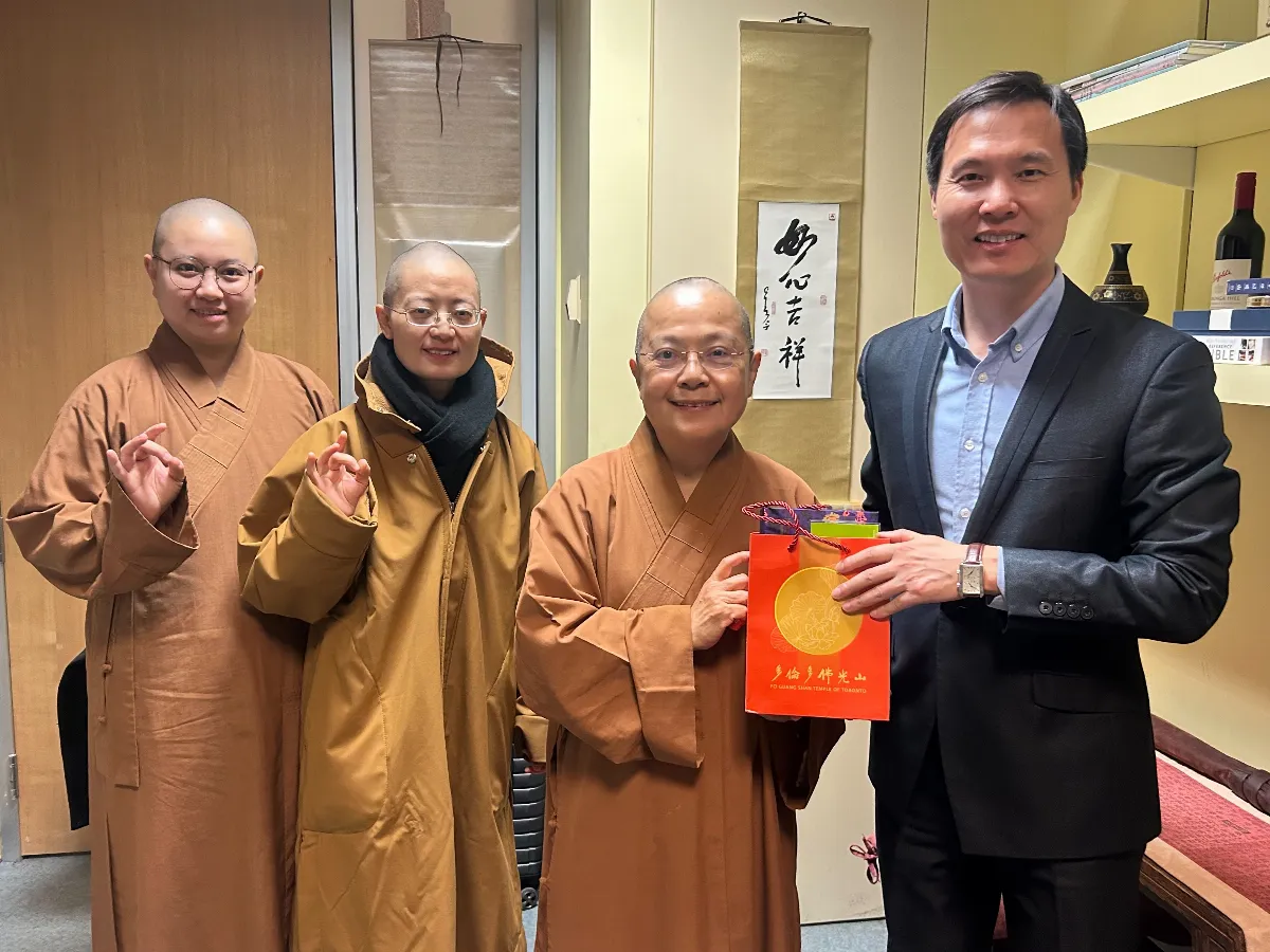 Venerable Jue Ji Visits University of Toronto to Discuss the Future of Humanistic Buddhism Research