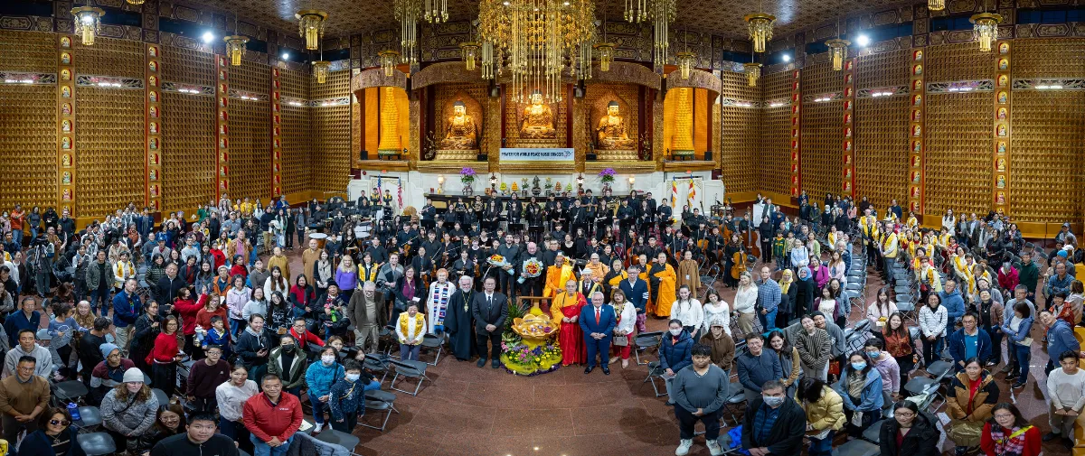 Interfaith Leaders Gather at Hsi Lai Temple to Welcome the New Year, Offering Music and Prayers for Peace