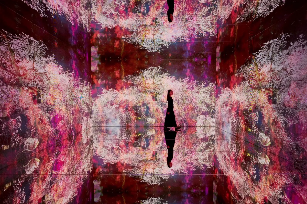 2000條水晶打造夢幻展場 蜷川實花個展藏台北街景彩蛋