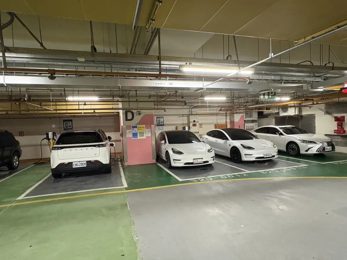 桃機擴建電動車充電樁 第二航廈停車場2/2收費