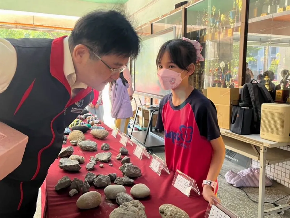 小小考古家出動了！走出課本把自然帶進校園
