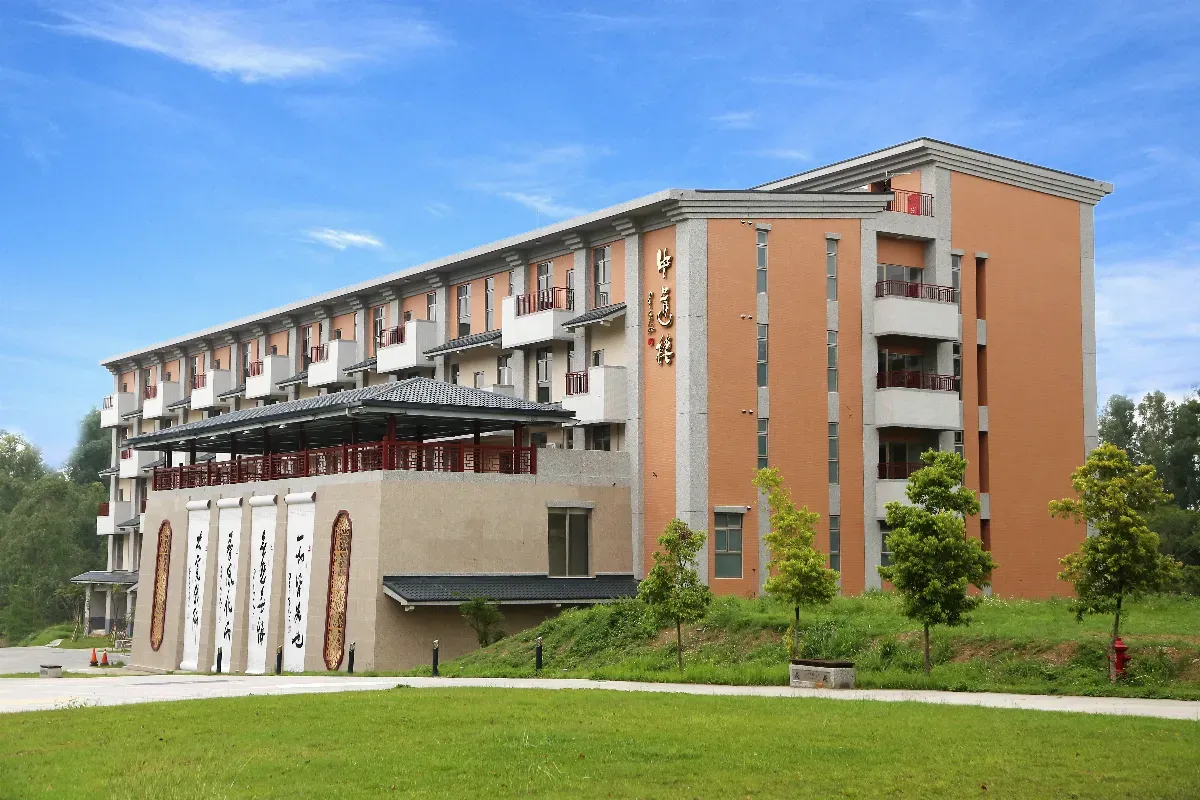 高教迎戰AI時代 佛大打造三好AI大學、南華推「強棒計畫」