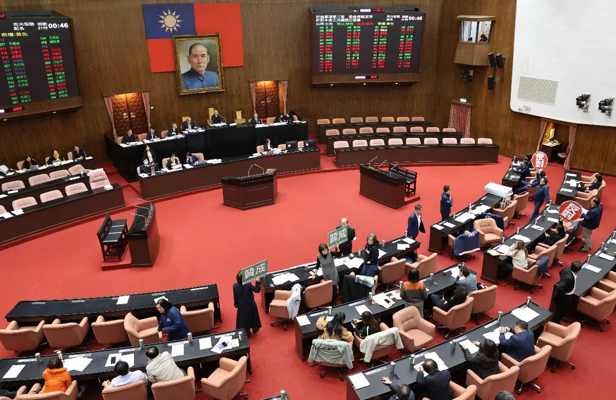 建請總統赴立院國情報告接受諮詢 藍白表決勝出