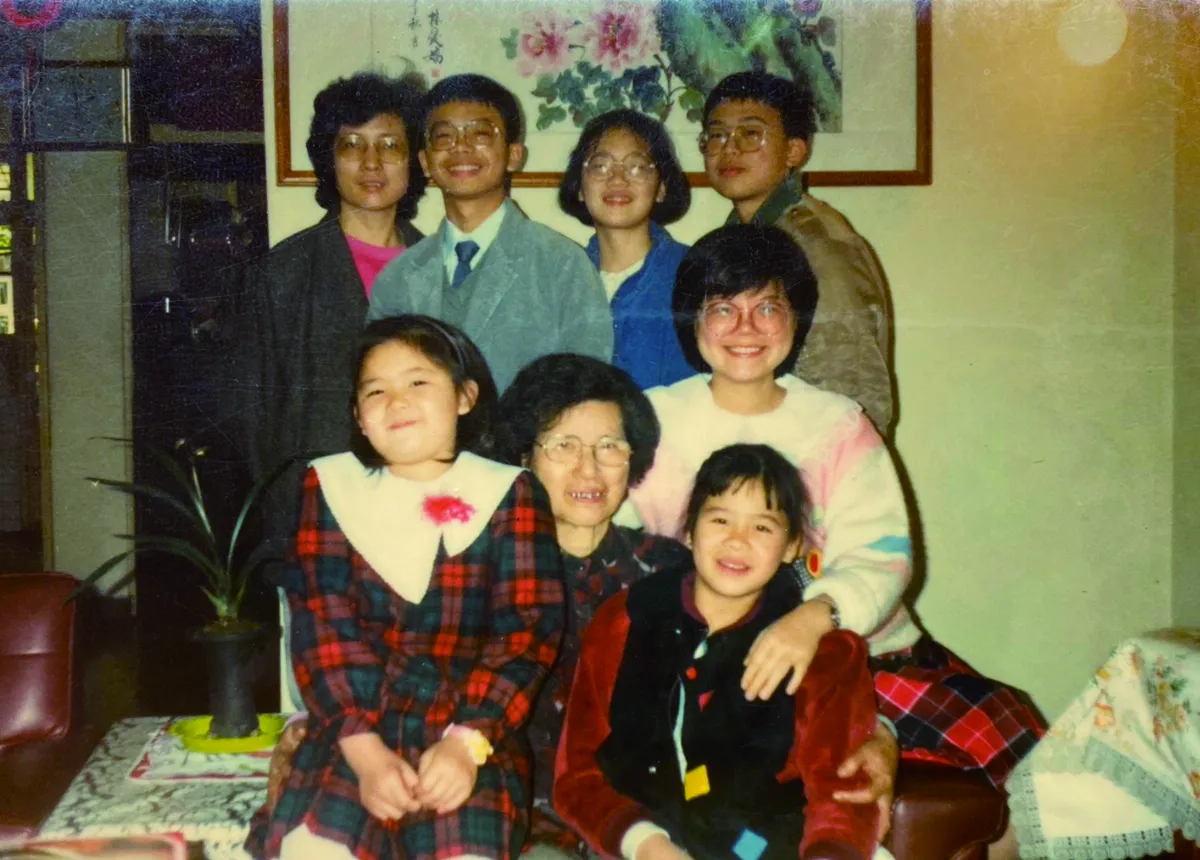 6手足 破碎家庭中光明成長