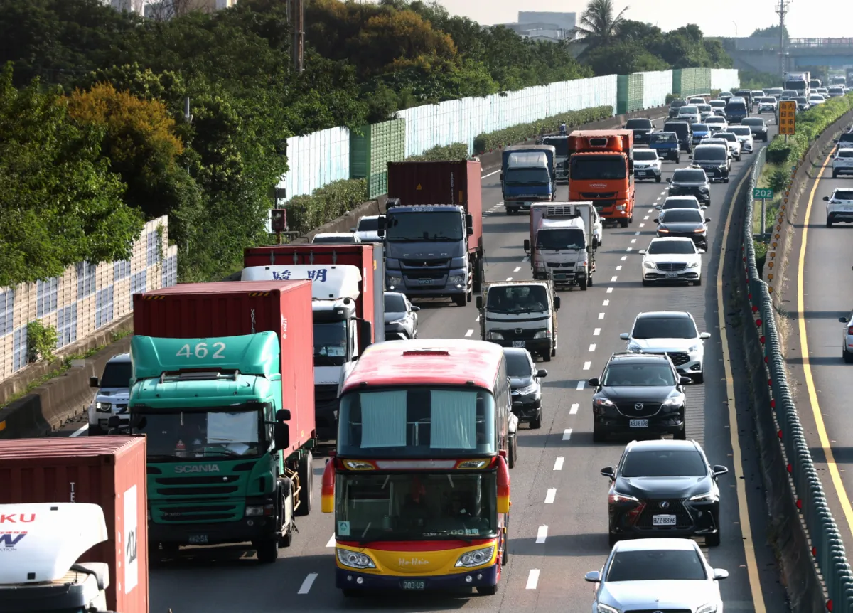 初三、初四北返車流達平日1.6倍 國道高乘載時段出爐