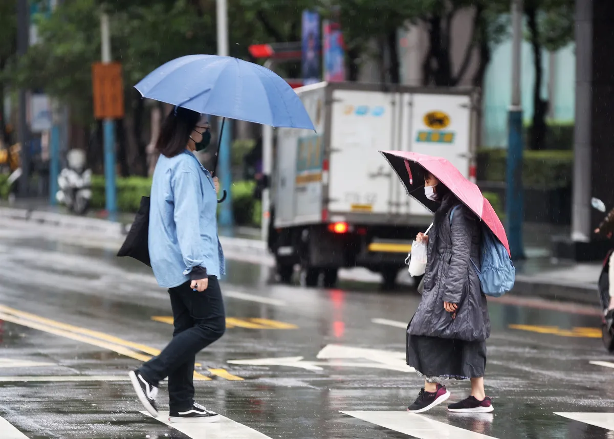 全台天氣轉溼冷  東北季風影響至周末