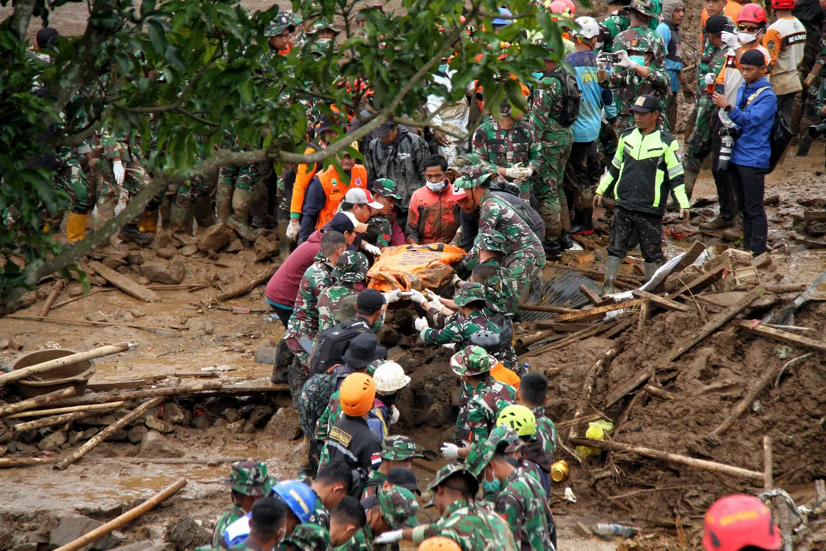 印尼西爪哇山崩增至34死 降雨不停影響救災