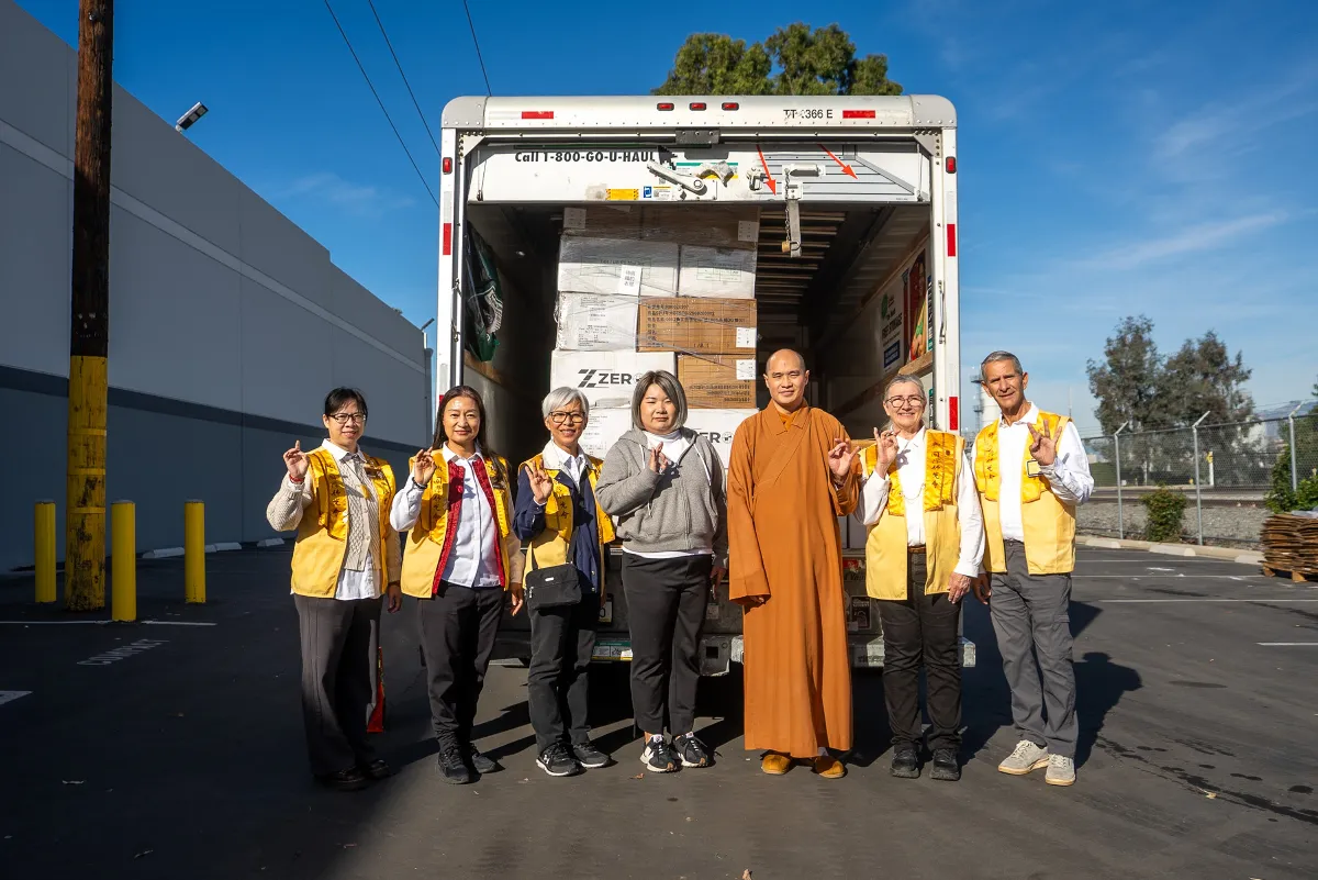 Hsi Lai Temple Partners With Business to Donate 6,000 New Shirts to Warm Los Angeles Communities