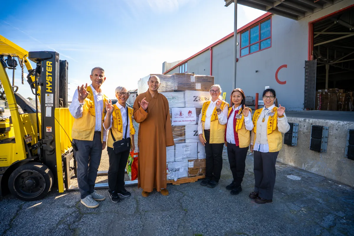 Hsi Lai Temple Partners With Business to Donate 6,000 New Shirts to Warm Los Angeles Communities