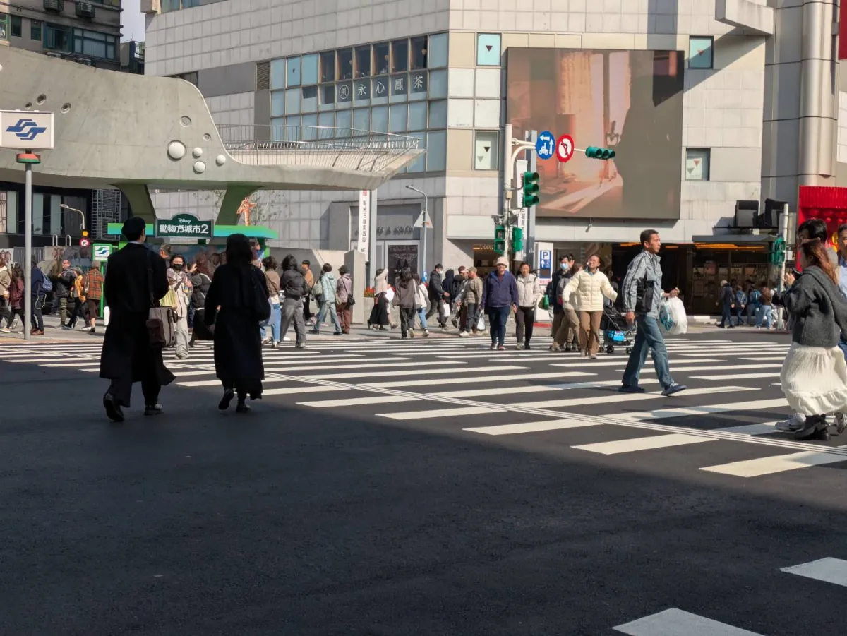 交通部放寬行人過馬路規定 4月起小綠人閃爍通行免罰