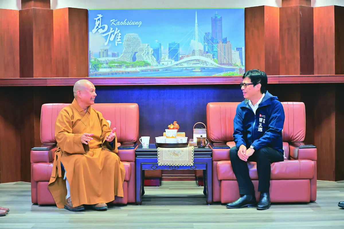 全球佛光人慶法寶節 臘八粥供眾 南屏別院佛粥結緣 陳其邁同霑法喜