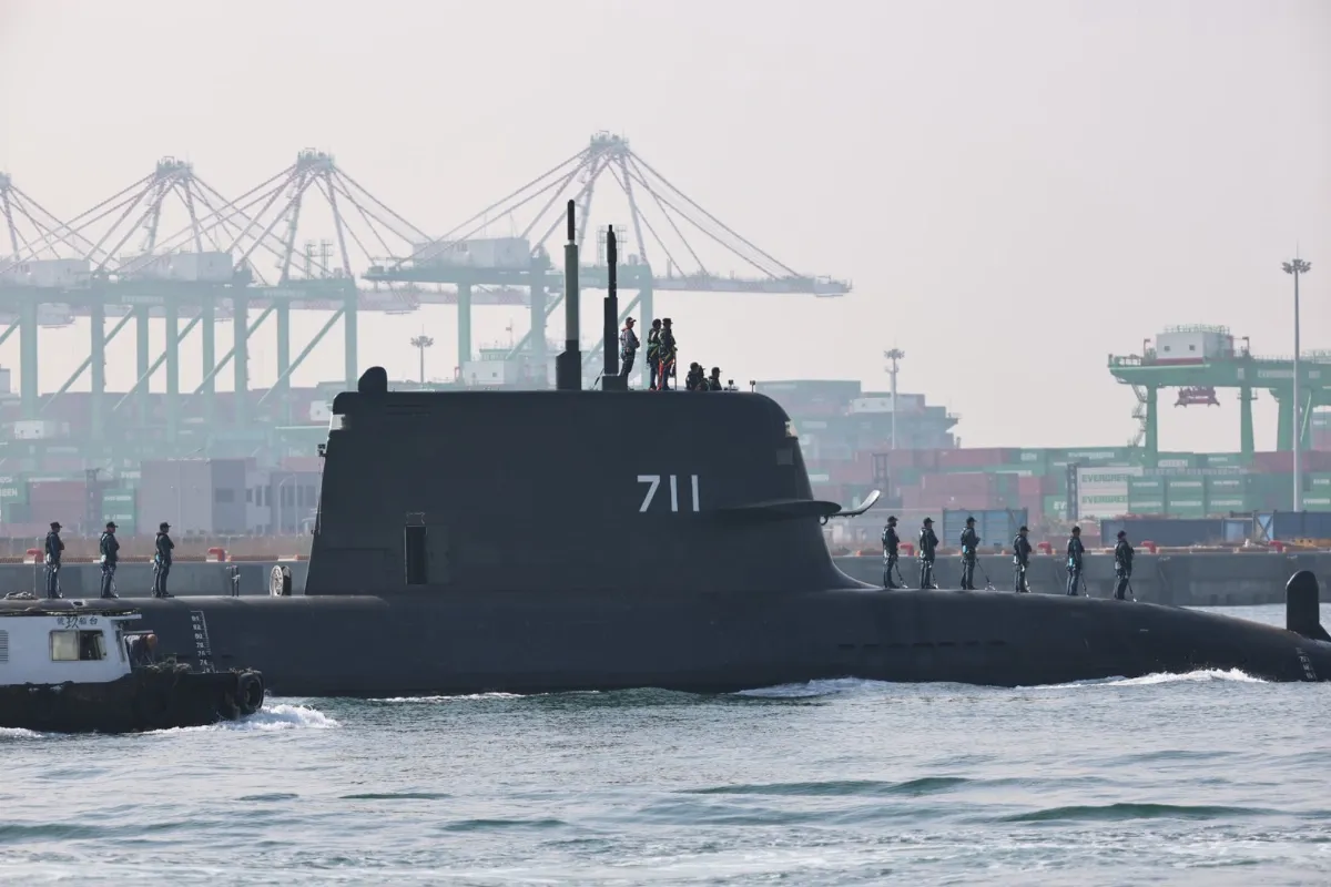海鯤潛艦已2次潛航  隨行戒護：沒多久就浮上來