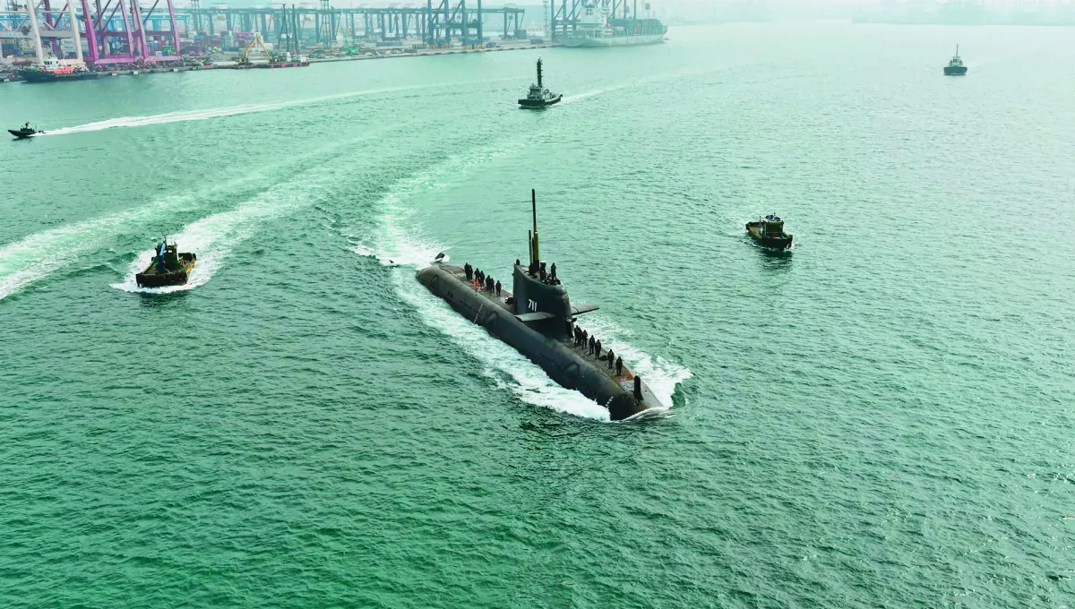 海鯤艦 完成首次潛航測試