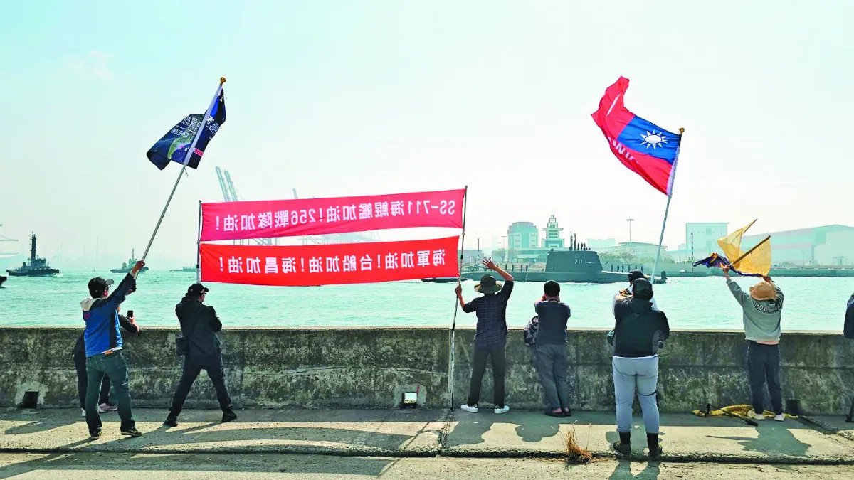 海鯤艦 完成首次潛航測試